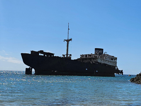 Barco Telamon encallado-阿雷西费必去景点