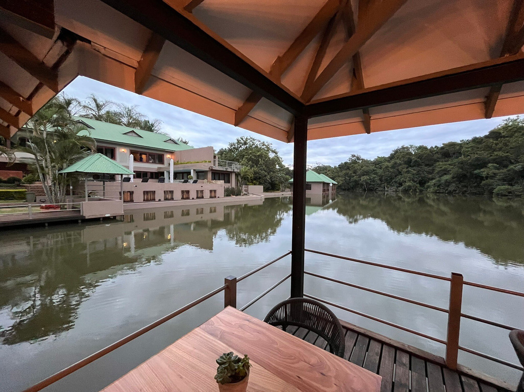 Bambuu Lakeside Lodge主图