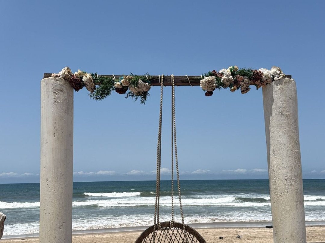 Alora Beach Resort-阿克拉必去景点