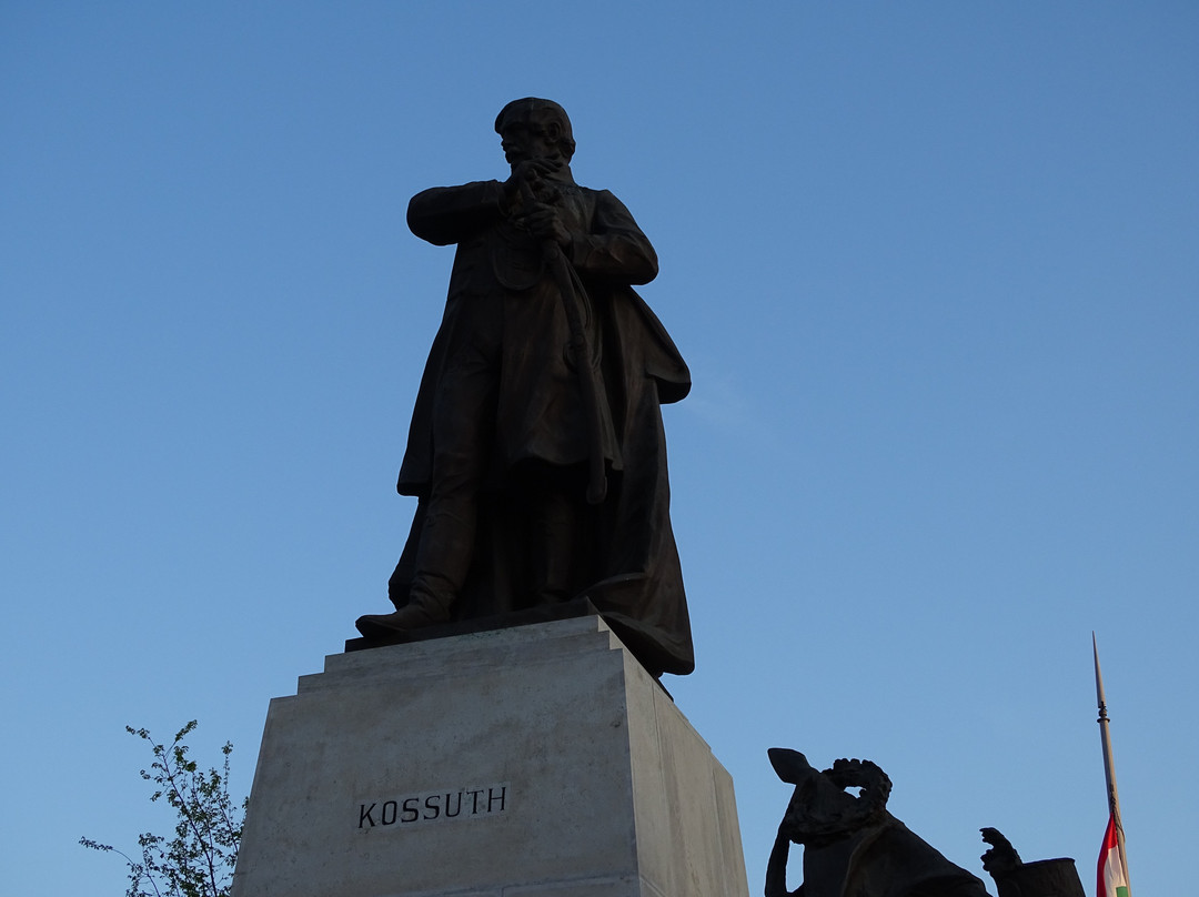 Statue of Lajos Kossuth景点图片
