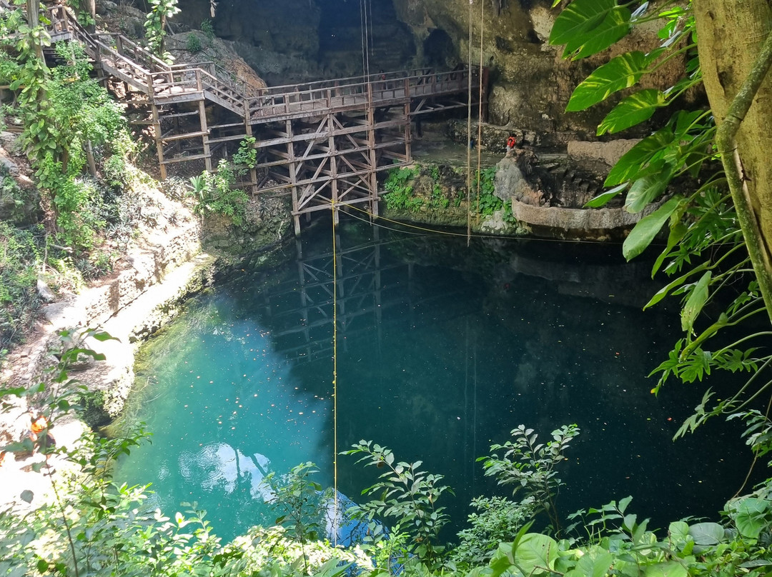 Cenote Zaci-巴利亚多利德必去景点