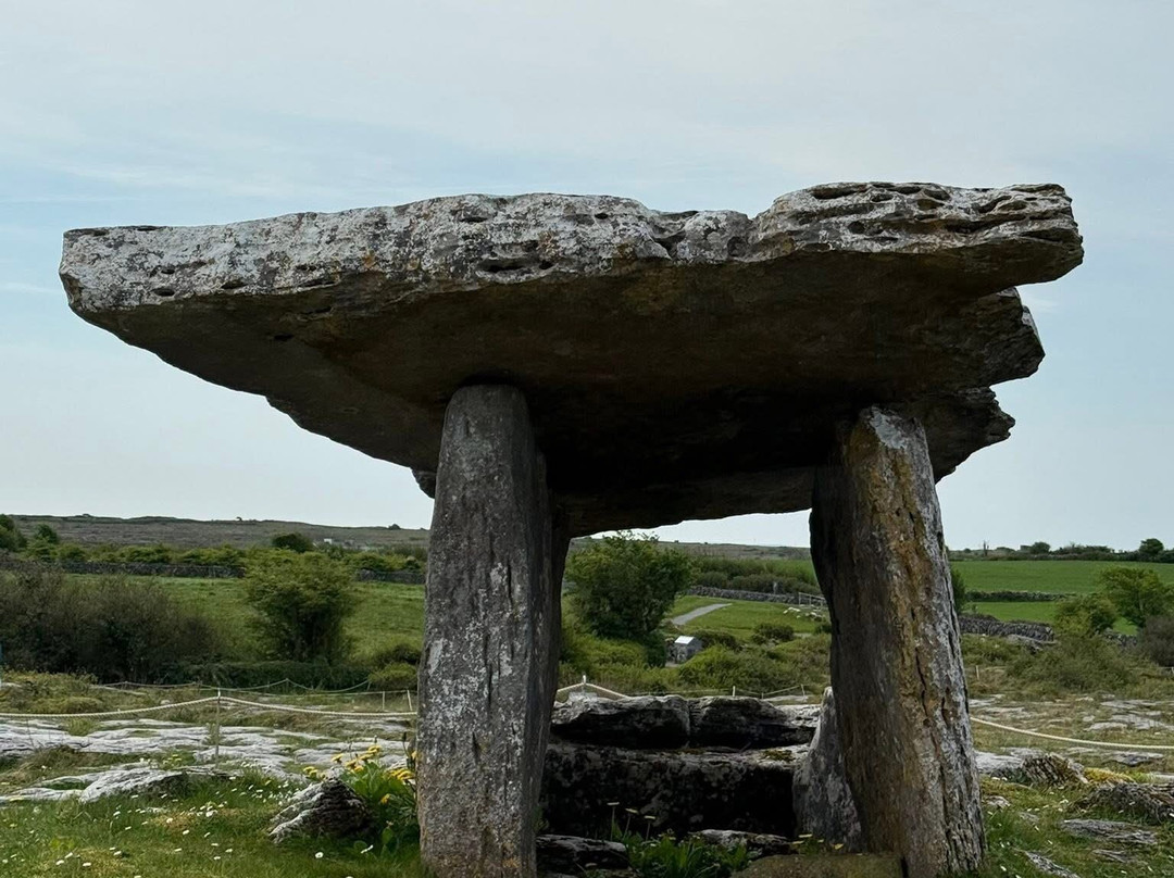 Poulnabrone Dolmen-克莱尔郡必去景点