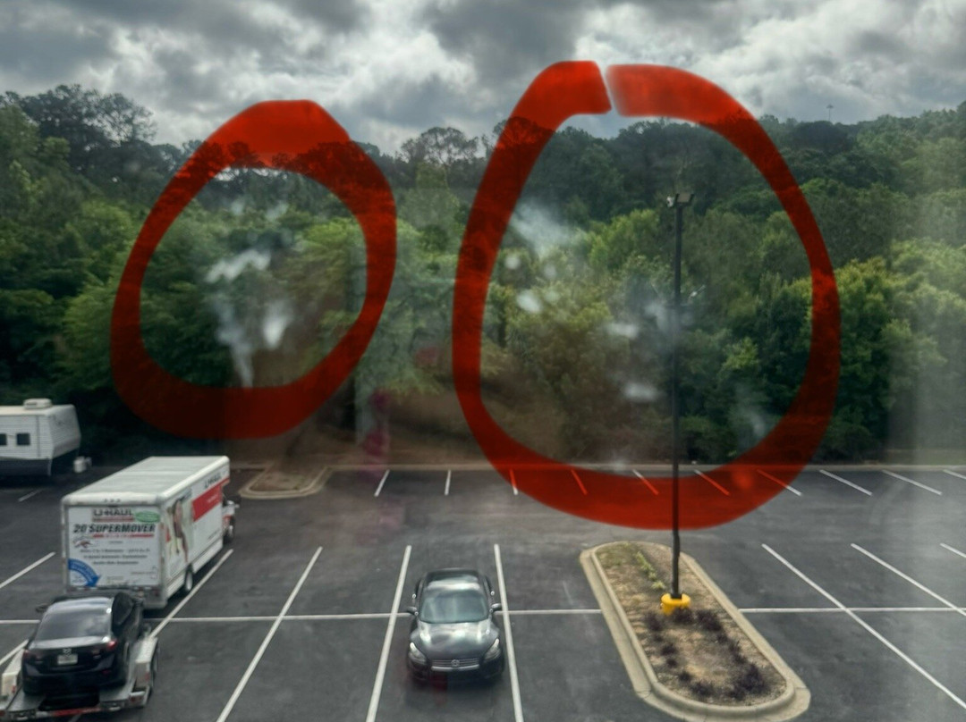 伯明翰胡佛拉昆塔温德姆套房酒店主图