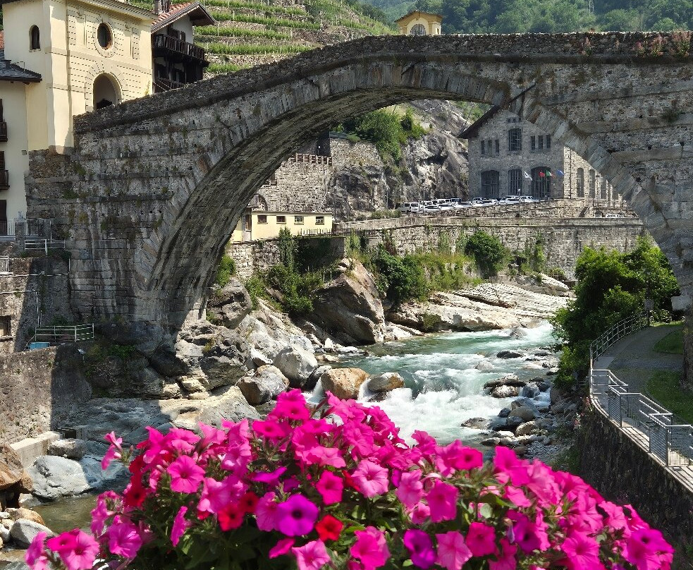 Il ponte romano di Pont-Saint-Martin景点图片
