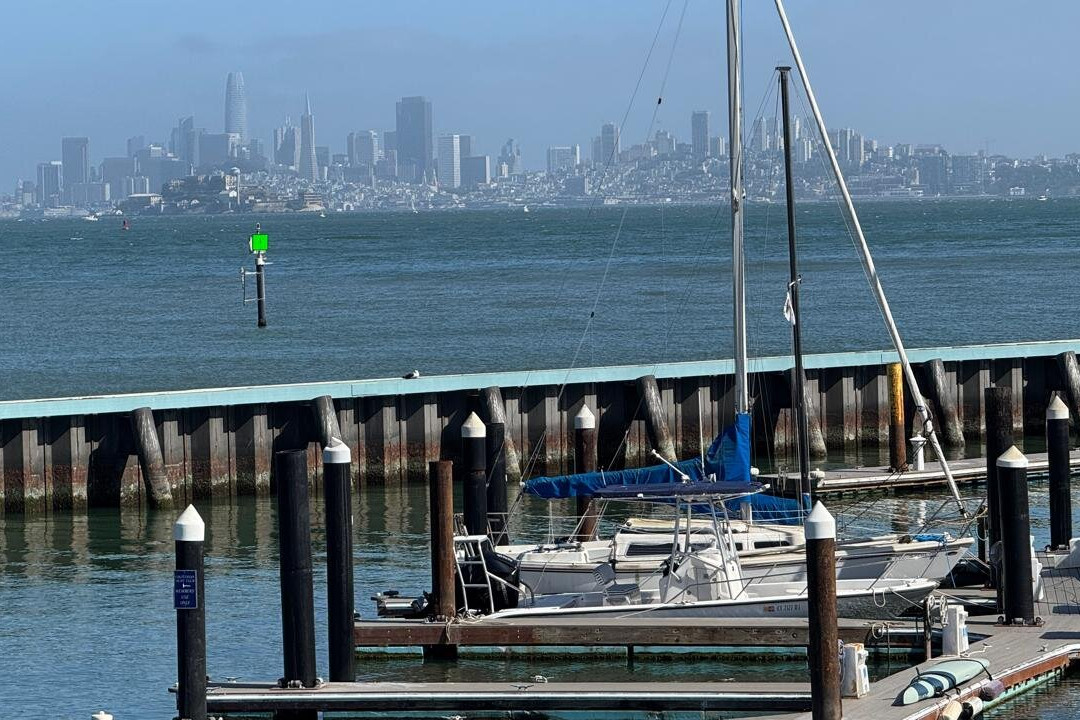 沃特斯艾治酒店主图