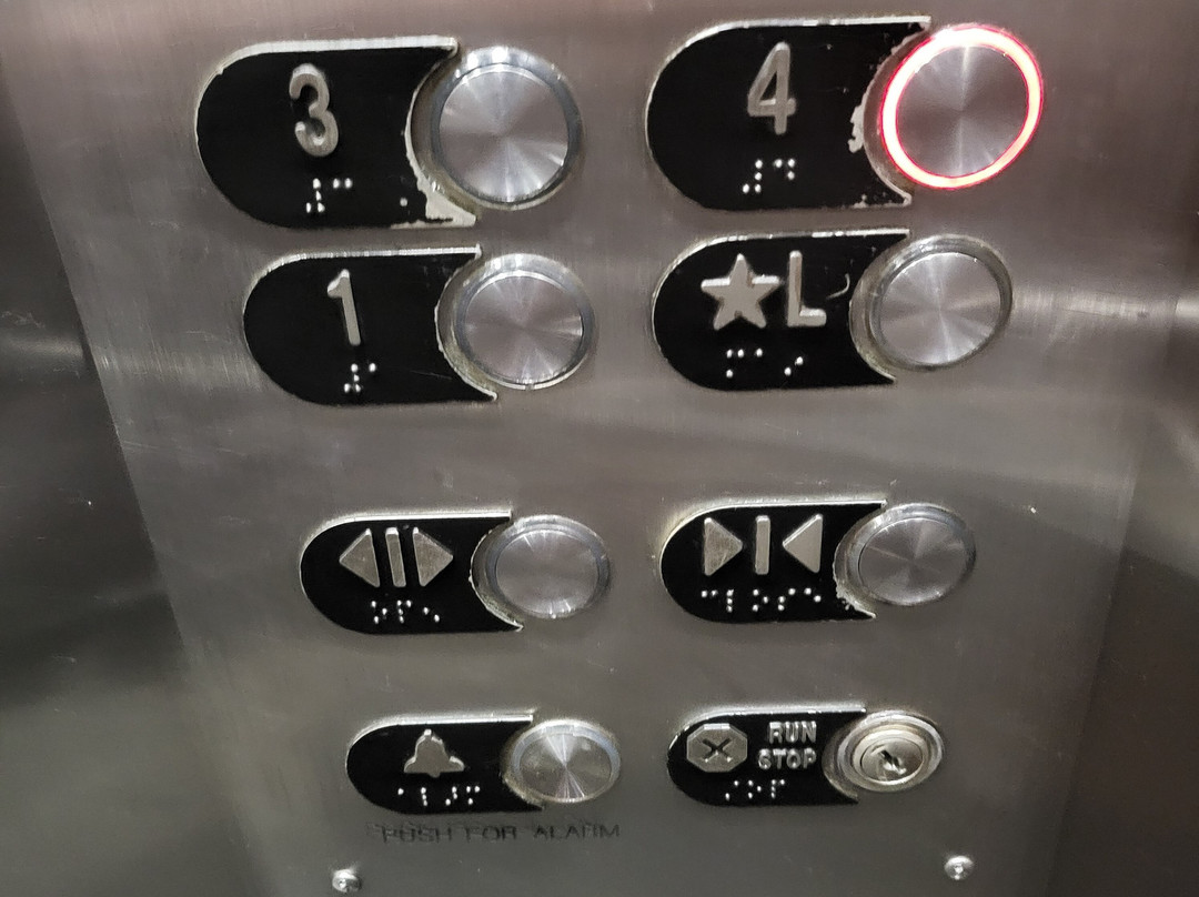 假日彼得伯勒西区酒店主图