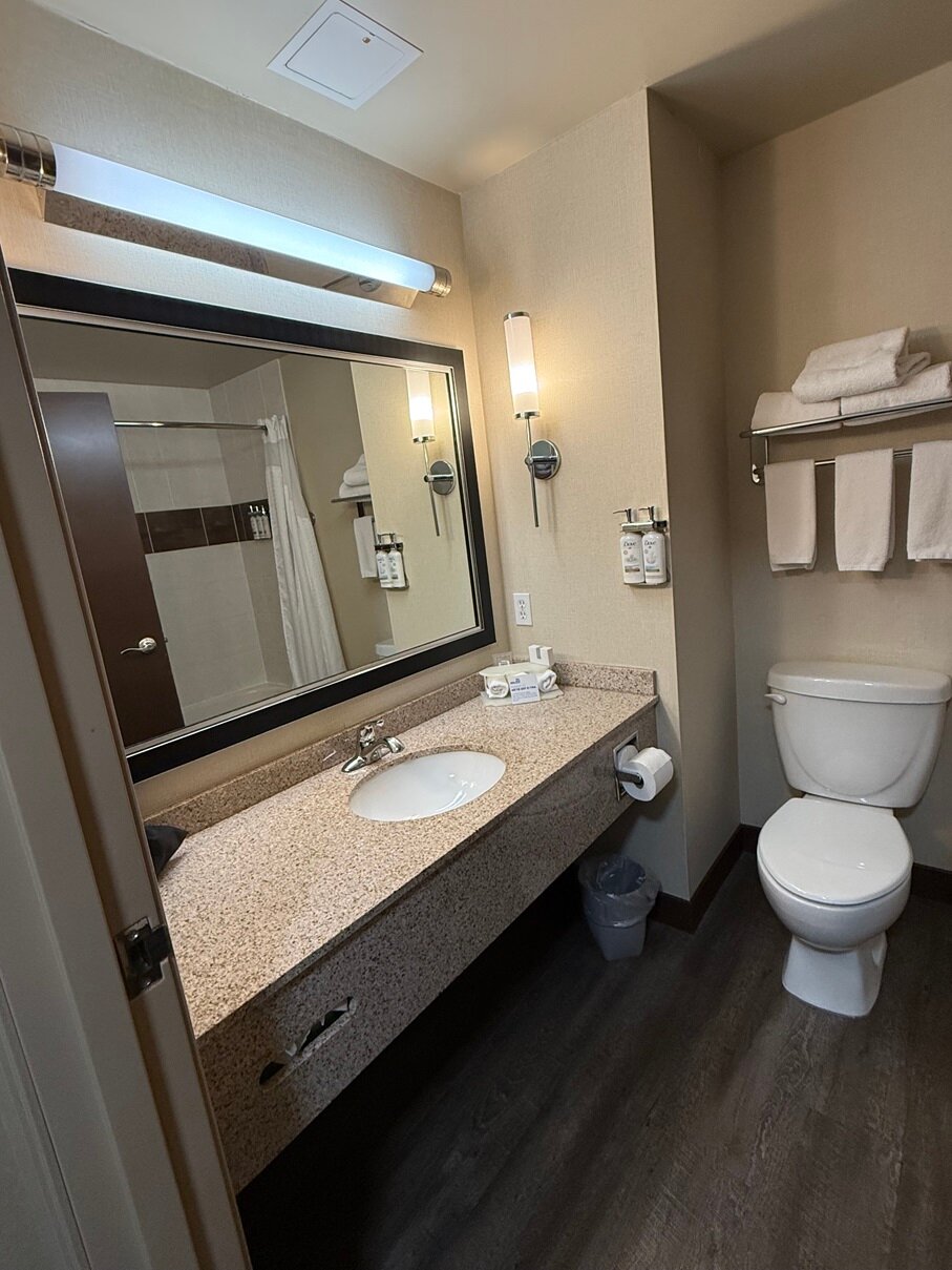 Holiday Inn Express & Suites Vernon By IHG-浴室