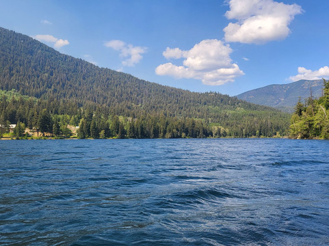 泰雅克斯旅馆及直升机滑雪主图