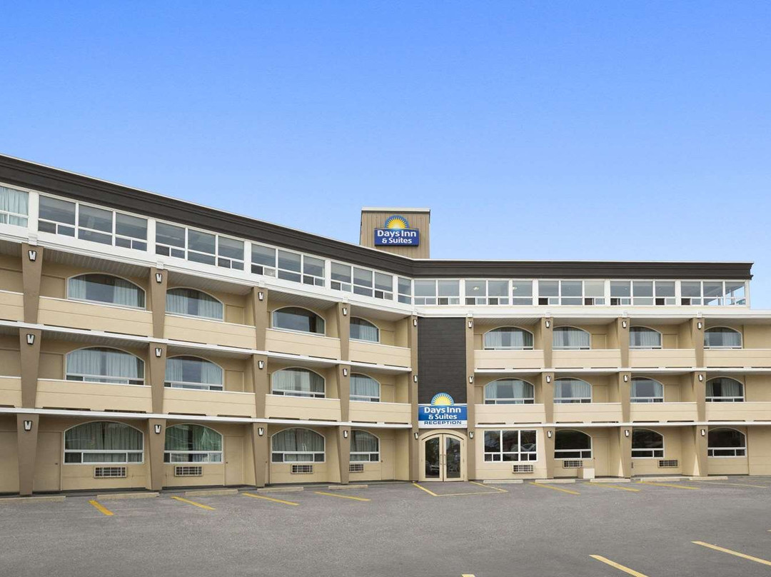 Days Inn & Suites by Wyndham North Bay