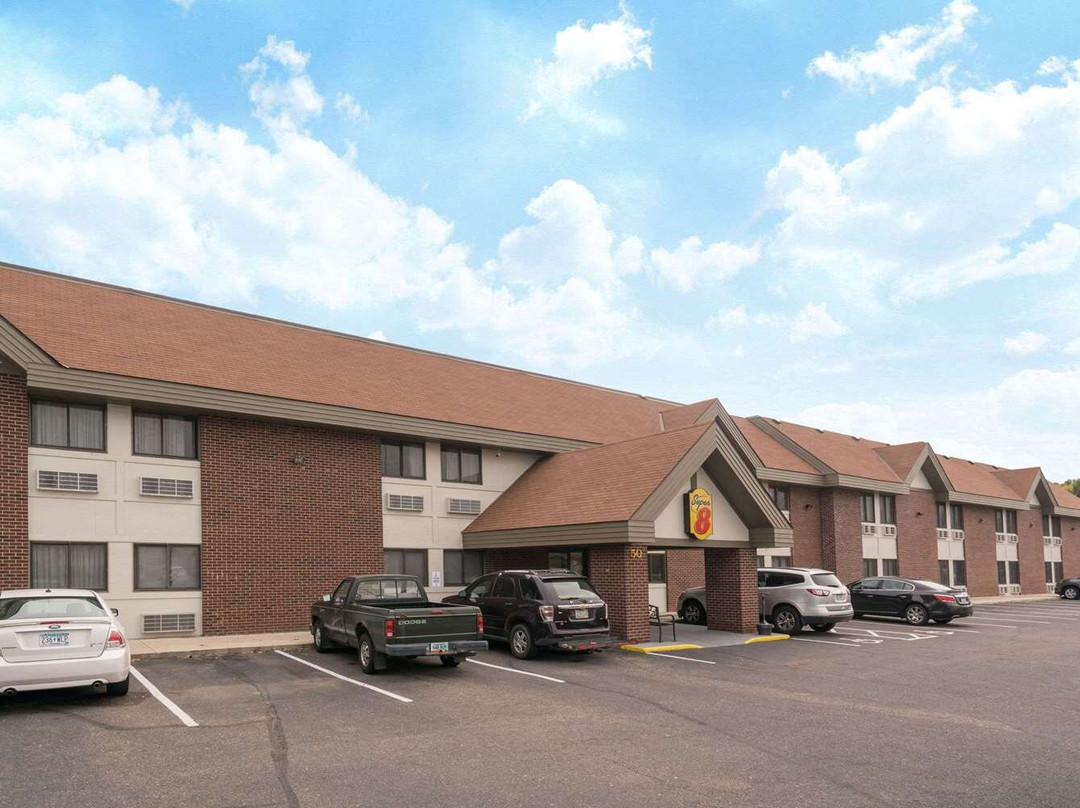 圣克劳德速8酒店