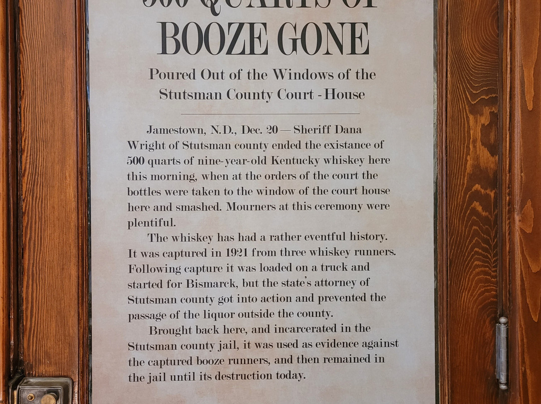 1883 Stutsman County Courthouse-Jamestown必去景点