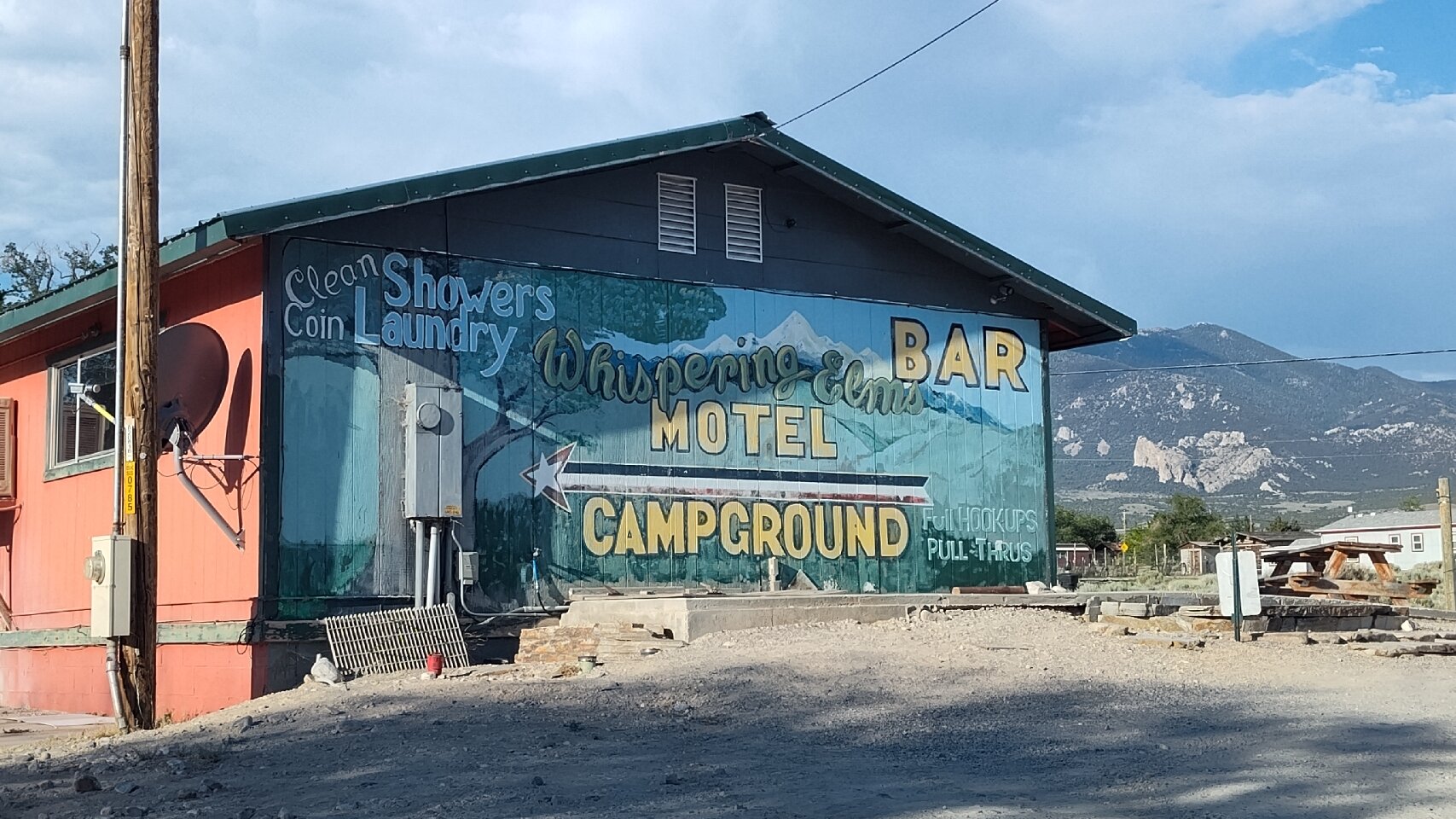 The Whispering Elms Motel-官方