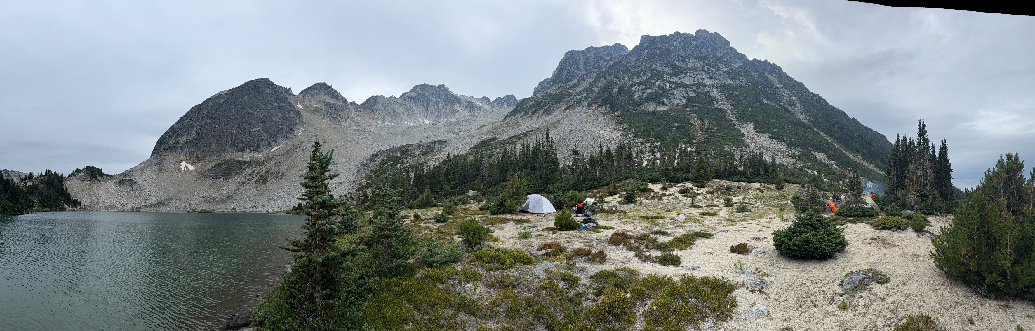泰雅克斯旅馆及直升机滑雪-官方