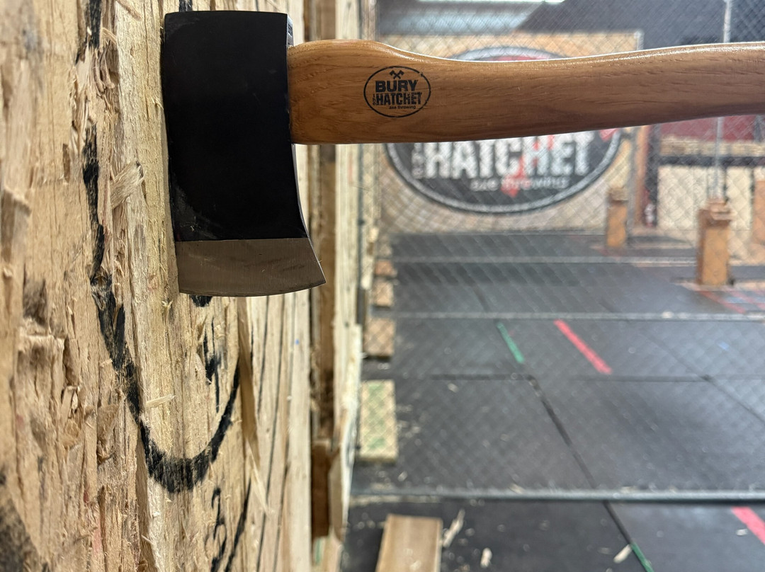 Bury The Hatchet Bensalem - Axe Throwing-费城必去景点