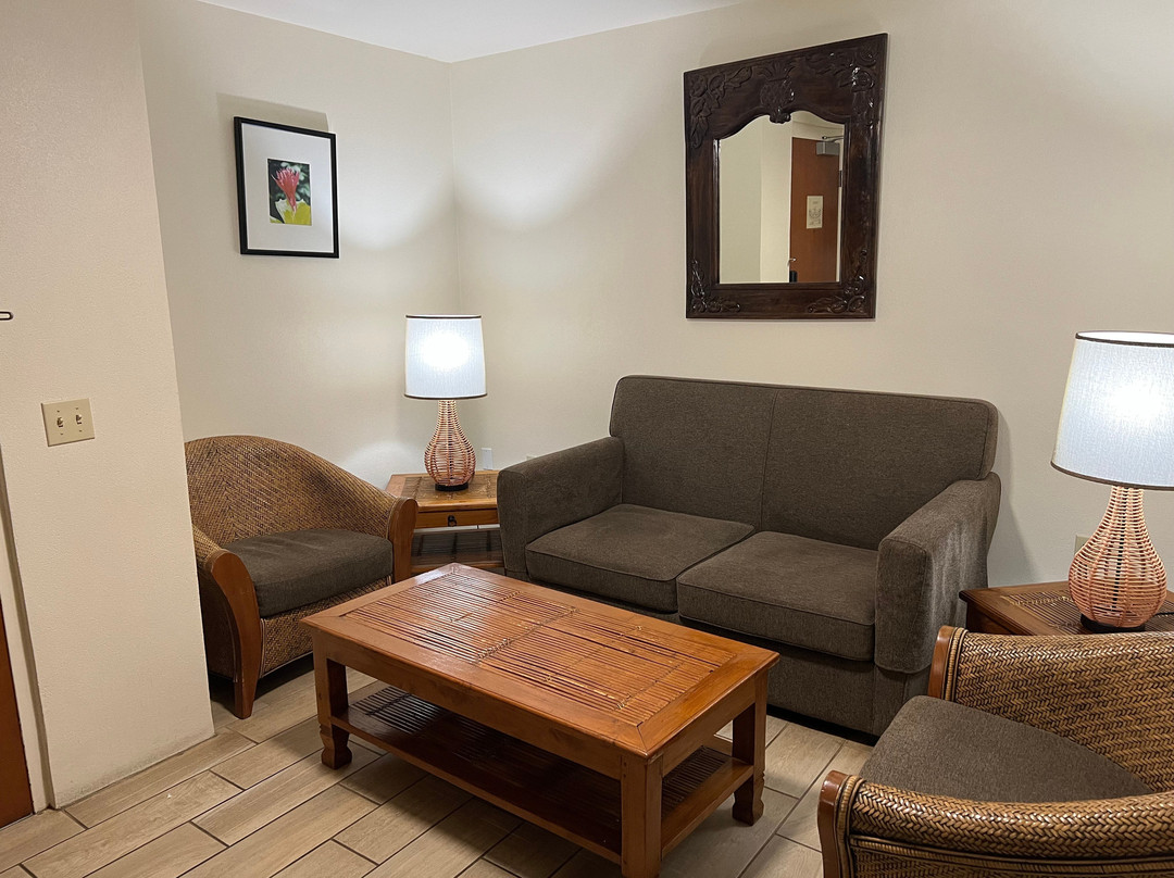 Tradewinds Hotel主图