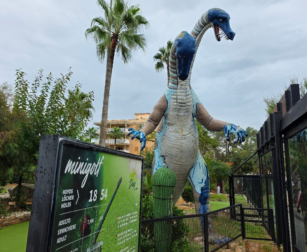 Dino Minigolf-帕尔马海滩必去景点