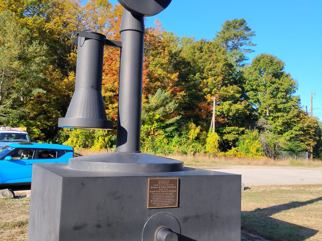 World's Largest Telephone-Bryant Pond必去景点