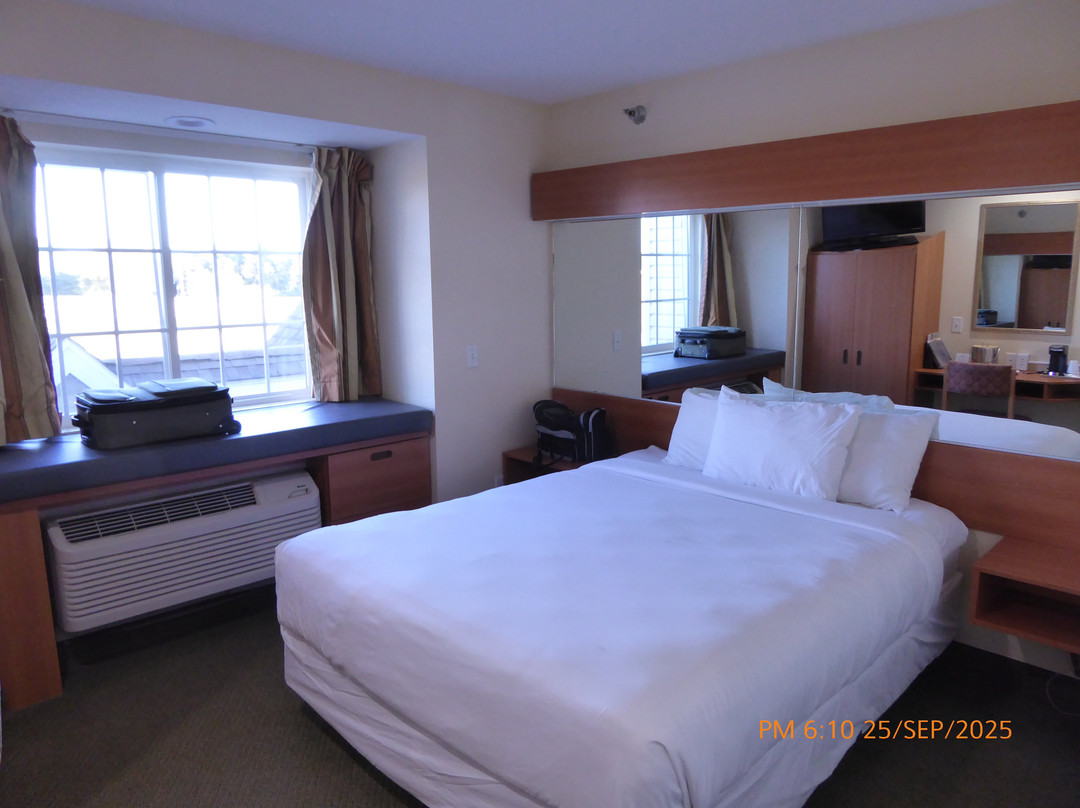 科尔法克斯麦克罗特客栈&套房酒店主图