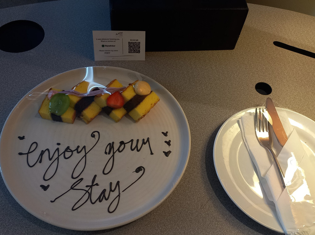 Whiz Luxe Hotel Spazio Surabaya主图