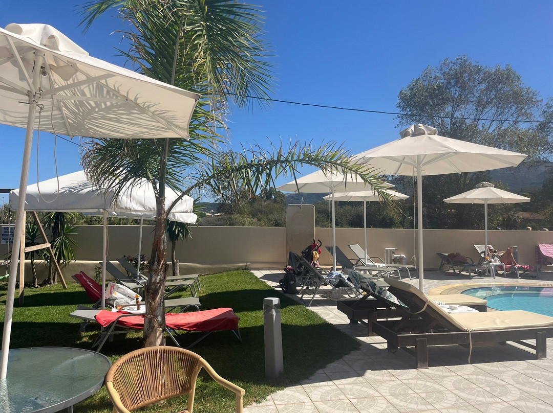 Ninos On The Beach Hotel主图