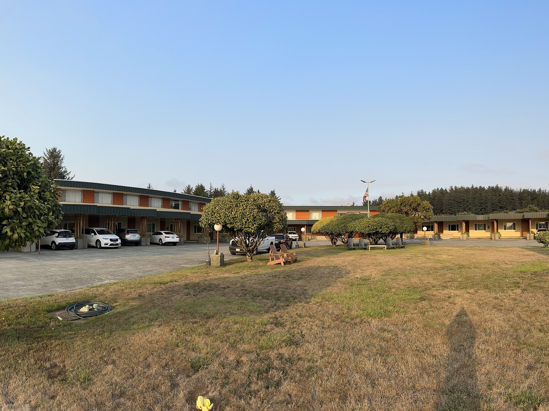 Curly Redwood Lodge主图