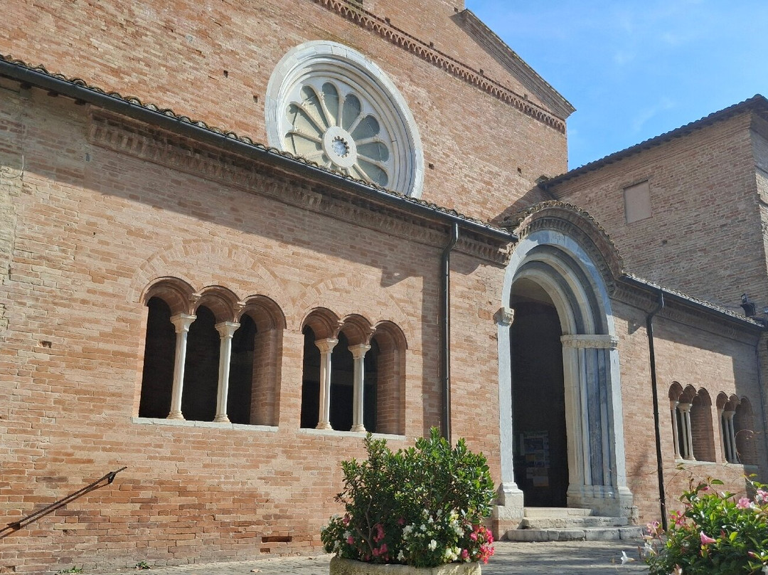 Riserva Naturale Abbadia di Fiastra-Tolentino必去景点