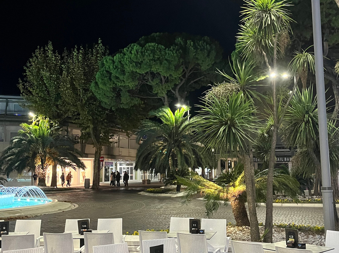 Monaco Suites Hotel主图