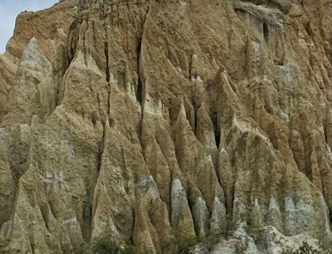 Clay Cliff-奥马拉马必去景点