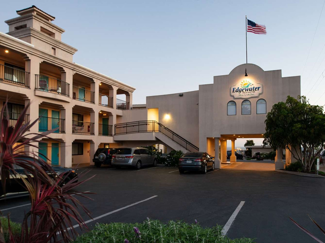 Edgewater Inn & Suites