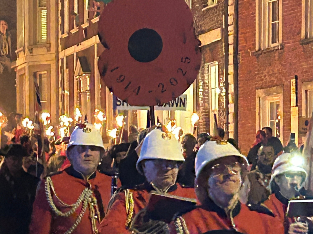 刘易斯篝火之夜-刘易斯必去景点