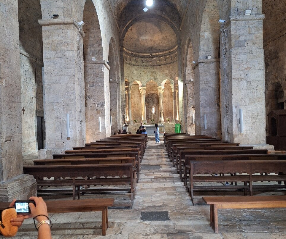Monestir de Sant Pere de Besalú-贝沙鲁必去景点