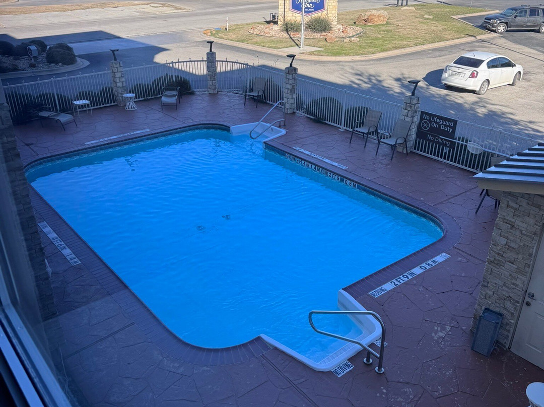 布朗伍德希尔顿恒庭酒店主图