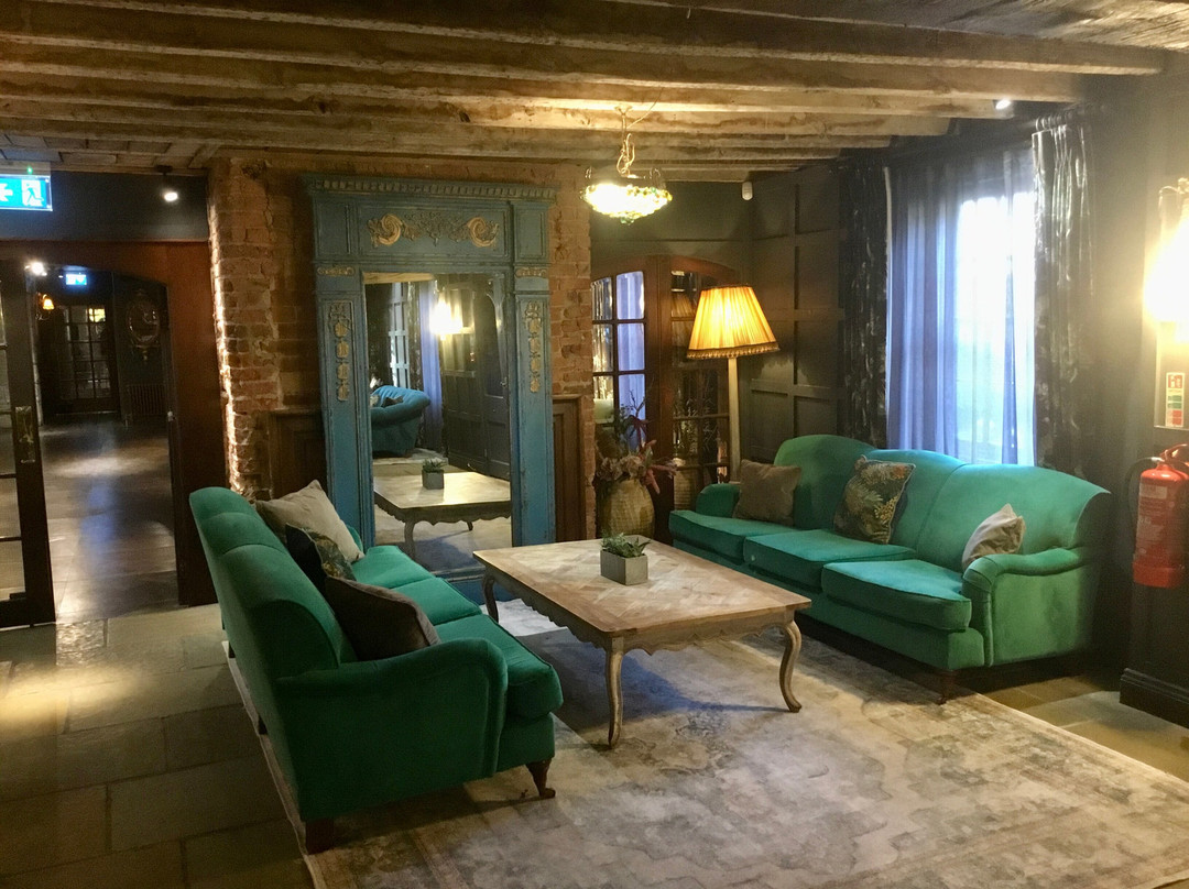 Le Petit Chateau & William De Percy主图