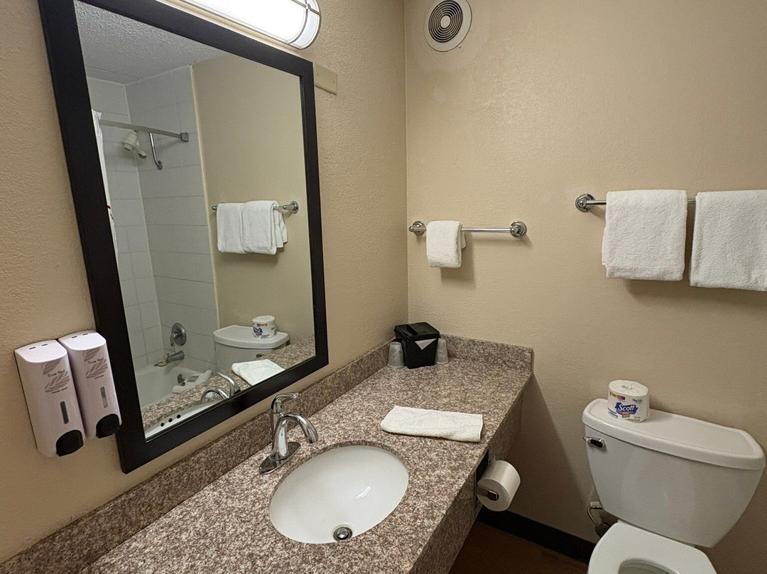 Red Roof Inn Cortland主图