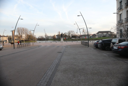 Port Villiers-索恩河畔沙隆必去景点