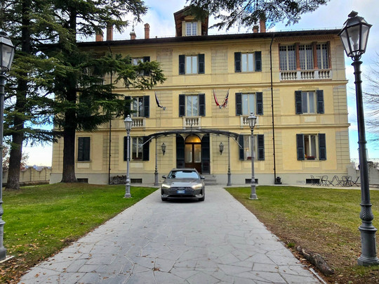 柏丽娜别墅酒店主图