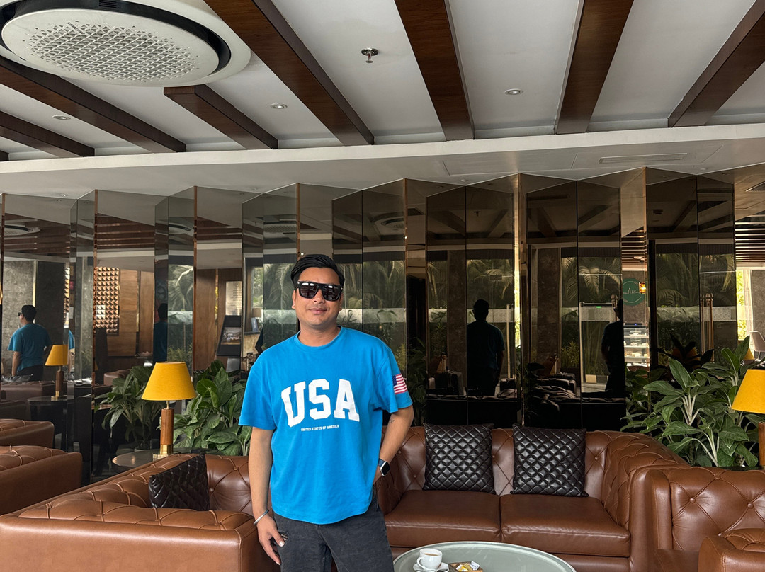 Hotel Saffron Crest主图