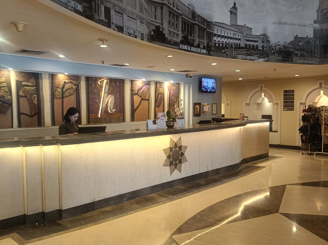 拉贾瓦利宜必思酒店主图