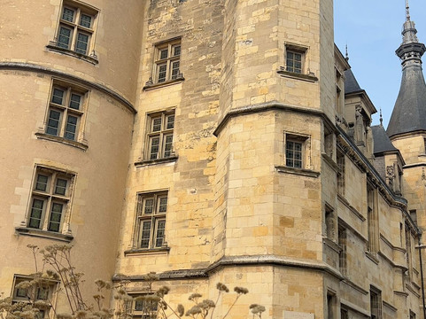 Palais Ducal-讷韦尔必去景点