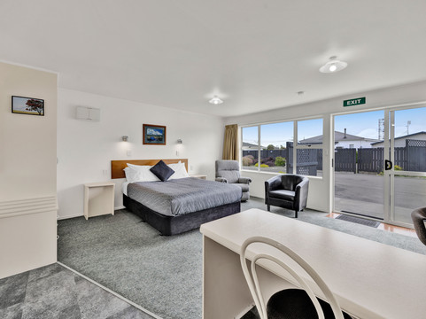 雅芳汽车旅馆主图