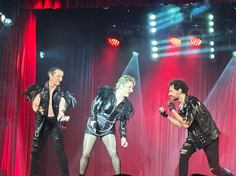 Cabaret La Plume Rouge-La Chapelle-des-Marais必去景点