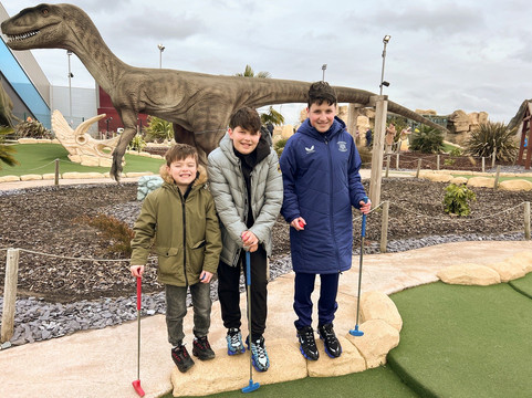 Dino Falls Adventure Golf-Trafford Park必去景点