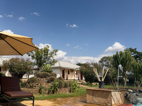 Moyoni机场旅馆主图