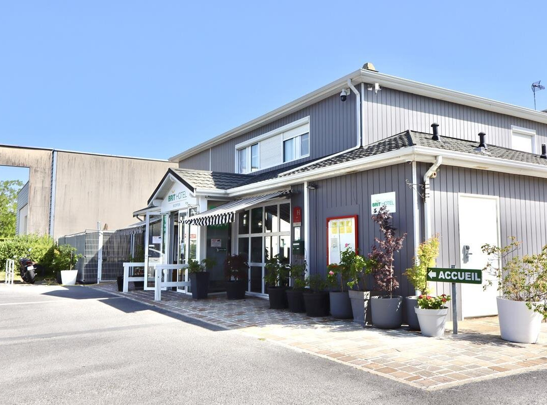 Brit Hotel Essentiel 兰斯泰西