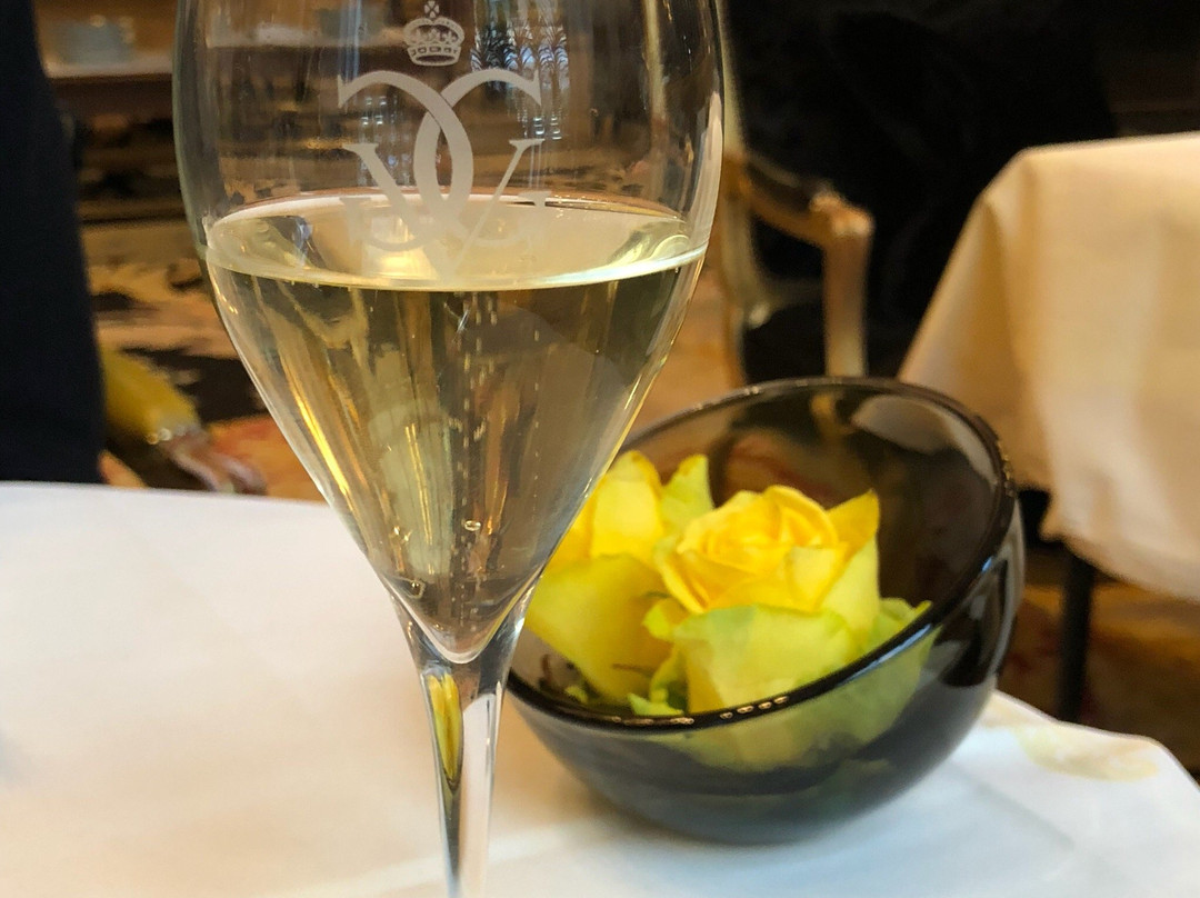 巴黎乔治五世四季酒店主图