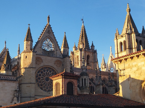 莱昂中心QH水疗酒店主图