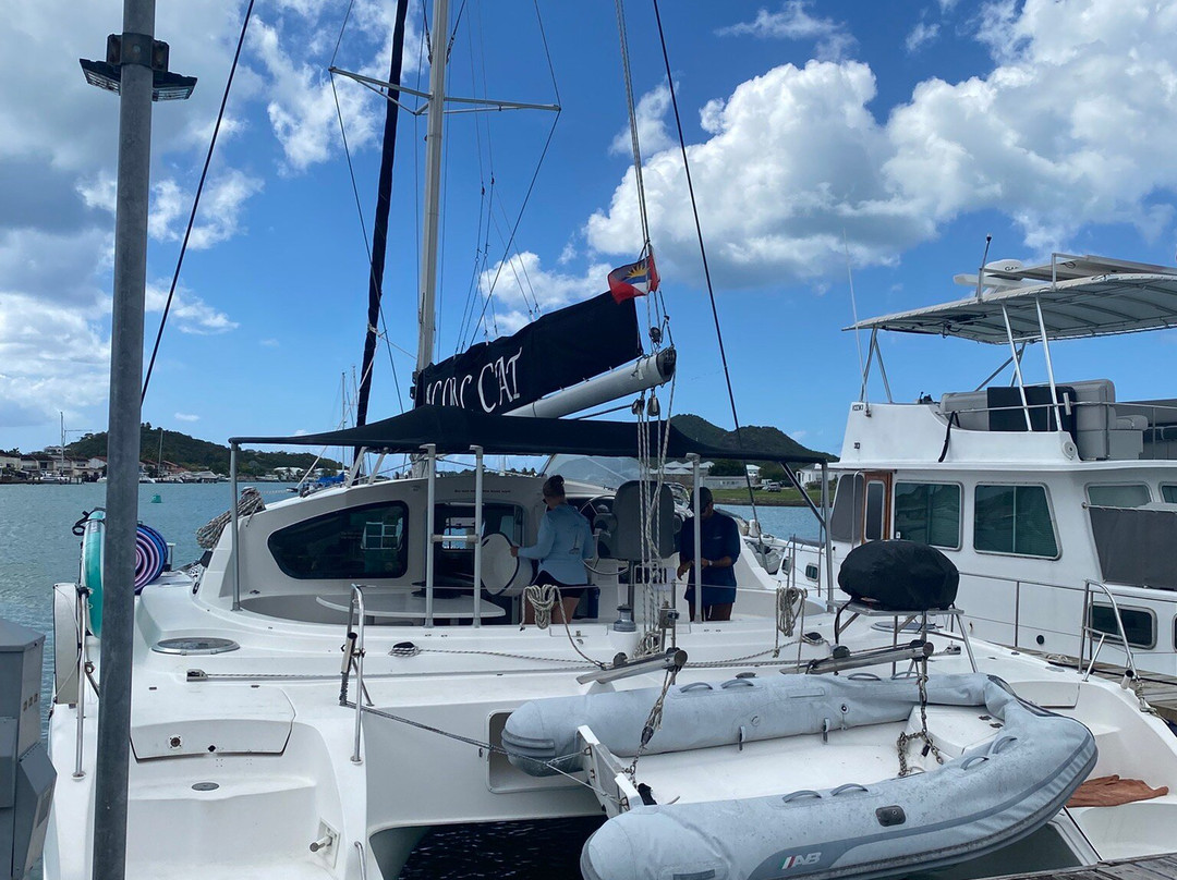 Catamaran Sailing Antigua-Jolly Harbour必去景点
