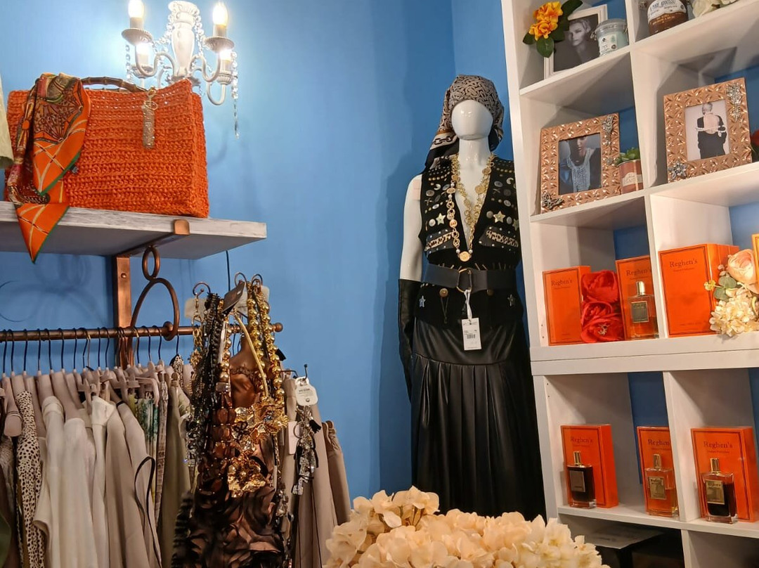 Esmeralda T Di Daniela Cerè Creazioni Moda-Marebello必去景点