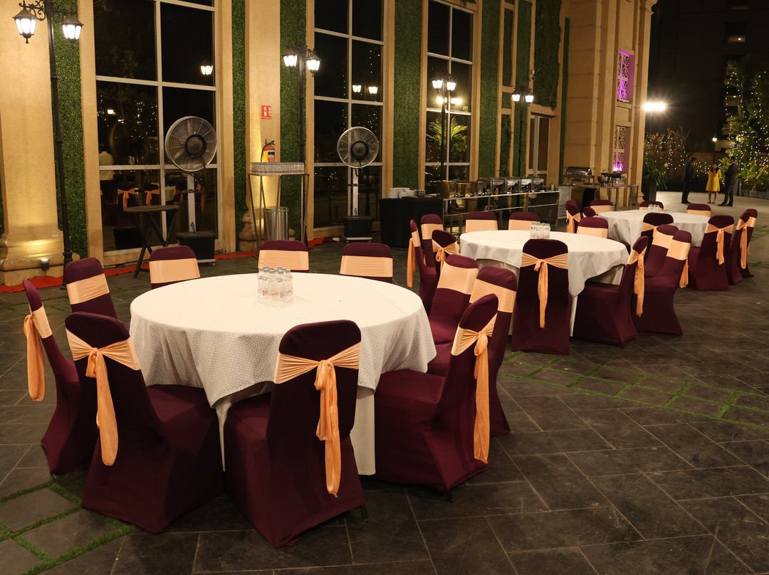 塞恩好莱坞星球酒店主图