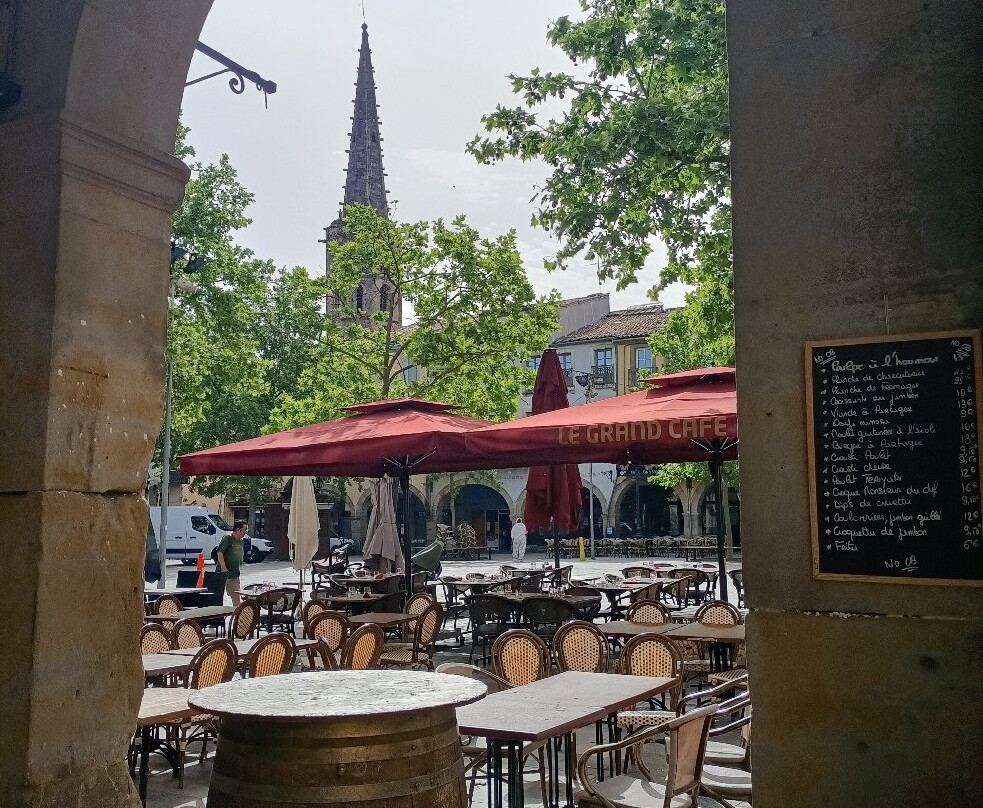 Place de la Republique-利穆必去景点